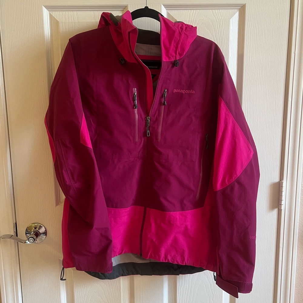 Patagonia Triolet GoreTex Jacket Women size L Pink Hood Waterproof Full Zip Rain